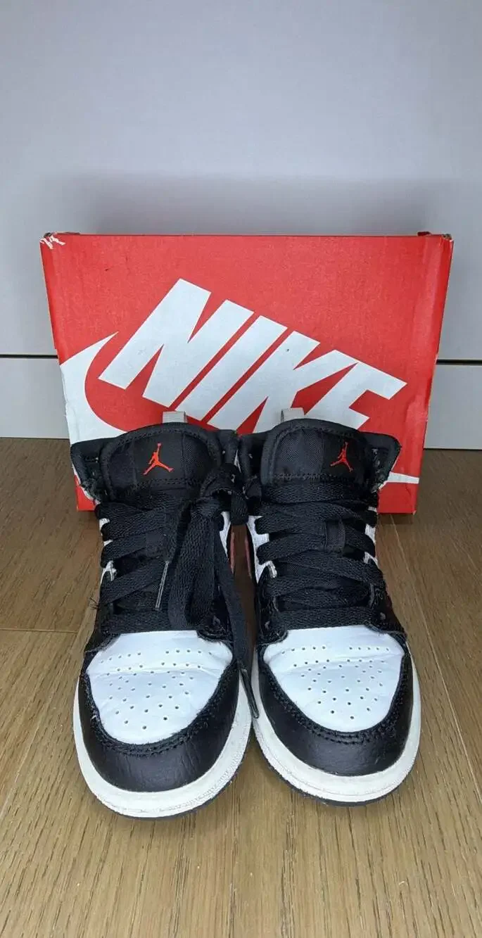 Air Jordan 1 Mid PS 'Chile Red' Preschool Sneakers